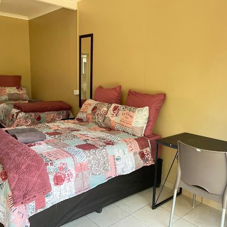 4 On Sirius Hotell Polokwane Exteriör bild