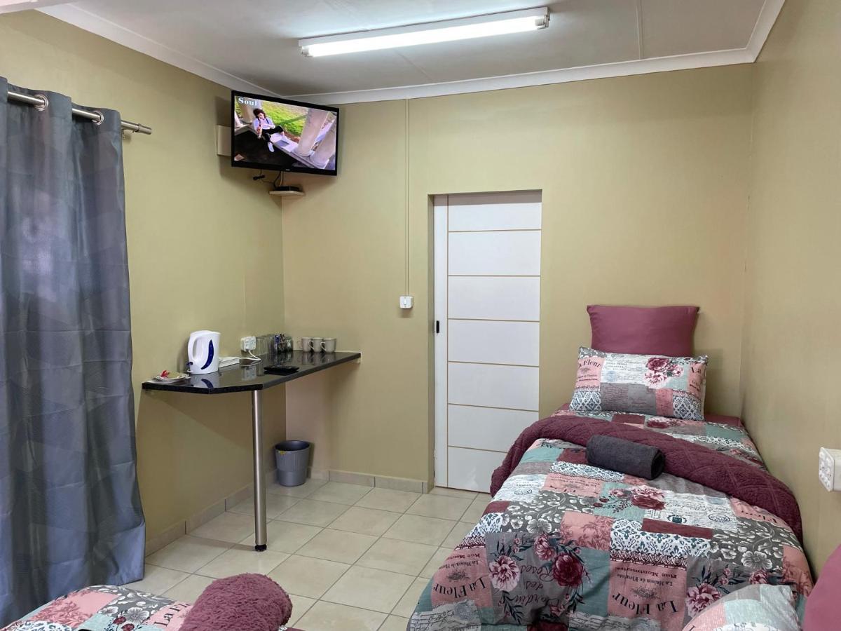 4 On Sirius Hotell Polokwane Exteriör bild