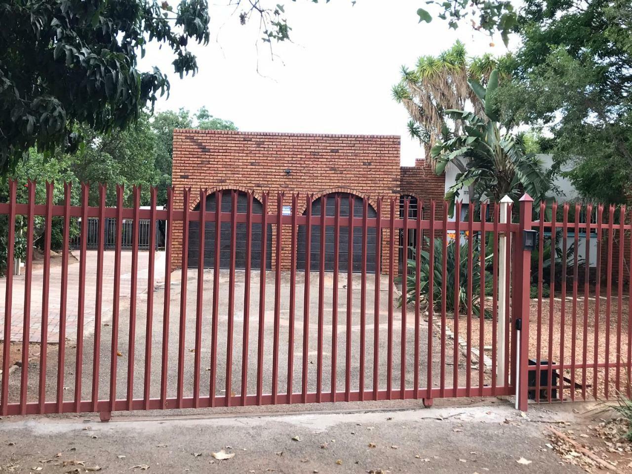 4 On Sirius Hotell Polokwane Exteriör bild