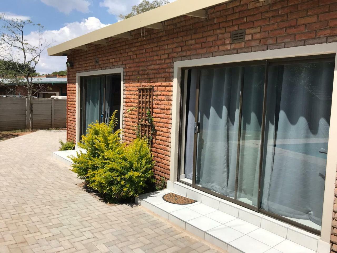 4 On Sirius Hotell Polokwane Exteriör bild