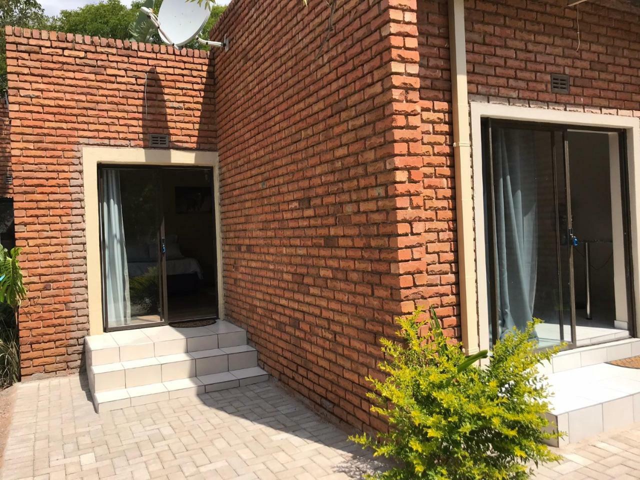 4 On Sirius Hotell Polokwane Exteriör bild