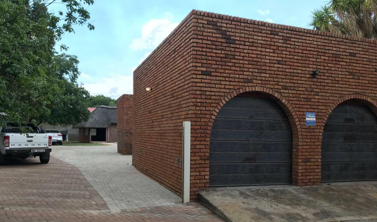 4 On Sirius Hotell Polokwane Exteriör bild