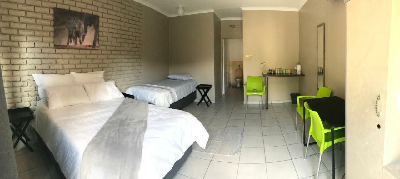 4 On Sirius Hotell Polokwane Exteriör bild