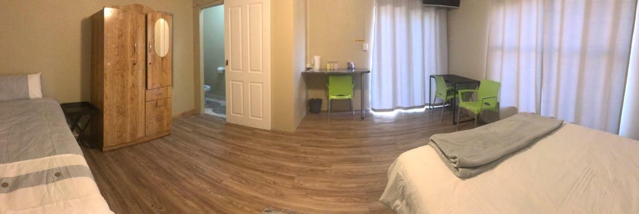 4 On Sirius Hotell Polokwane Exteriör bild