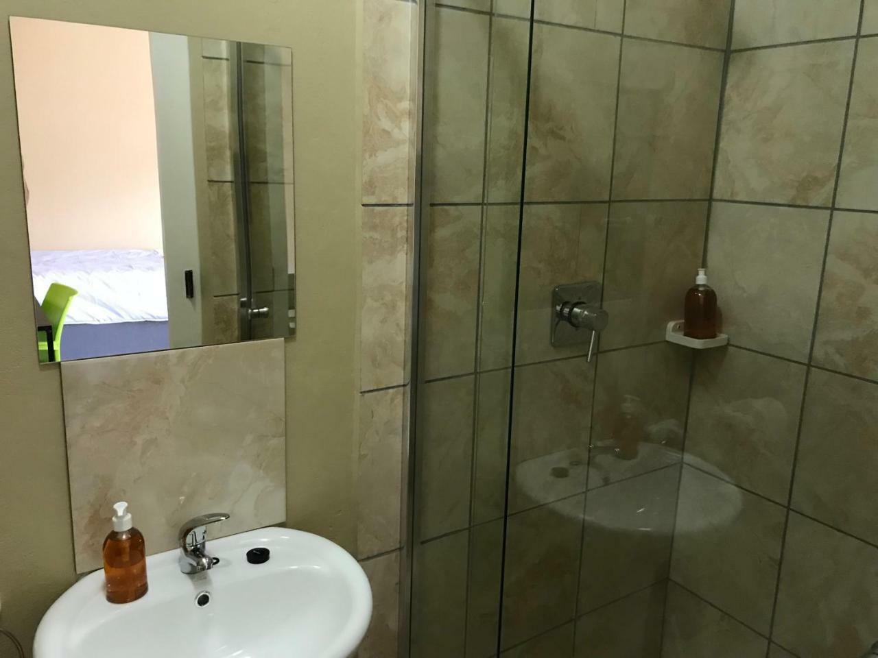 4 On Sirius Hotell Polokwane Exteriör bild