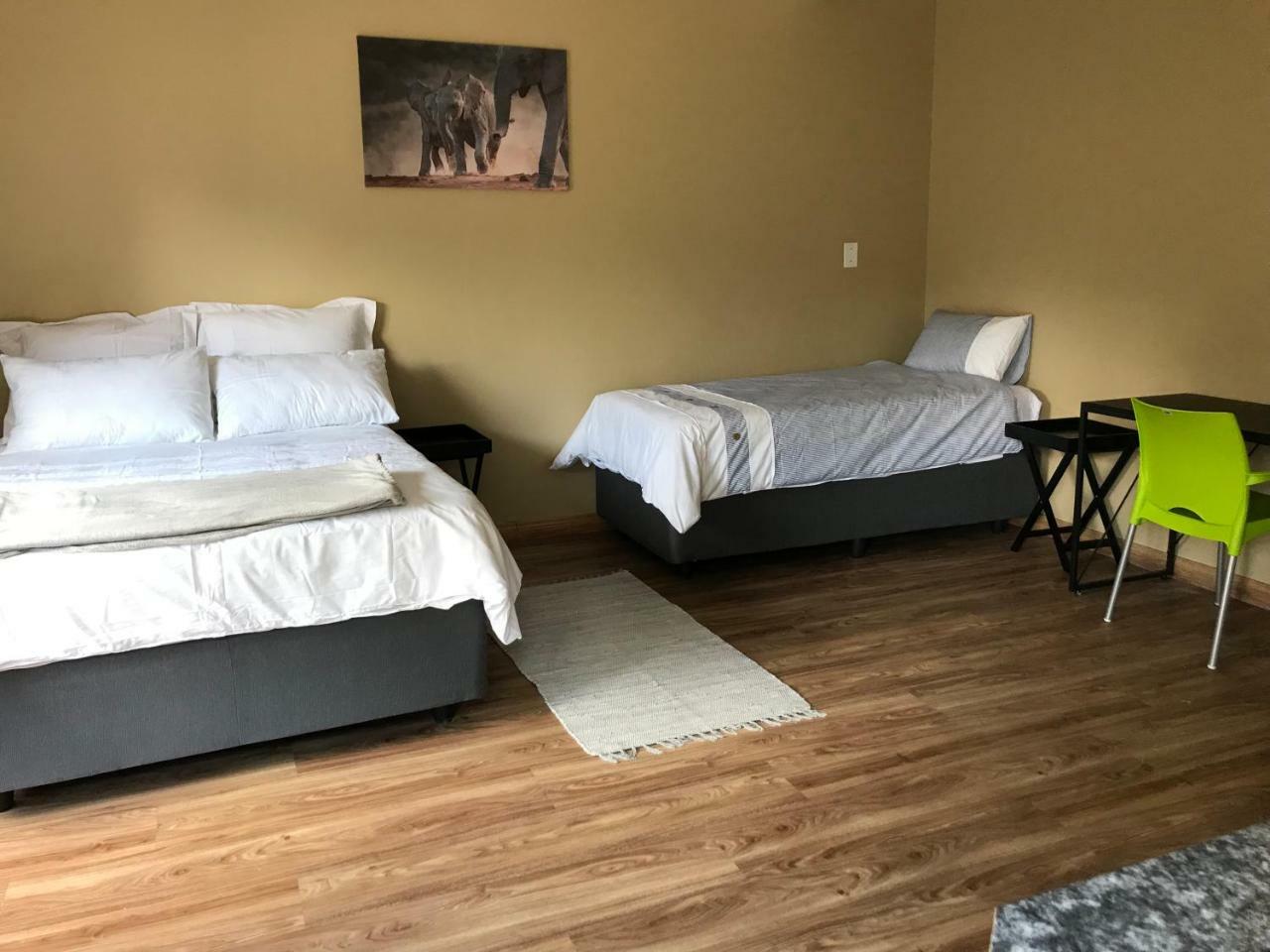 4 On Sirius Hotell Polokwane Exteriör bild