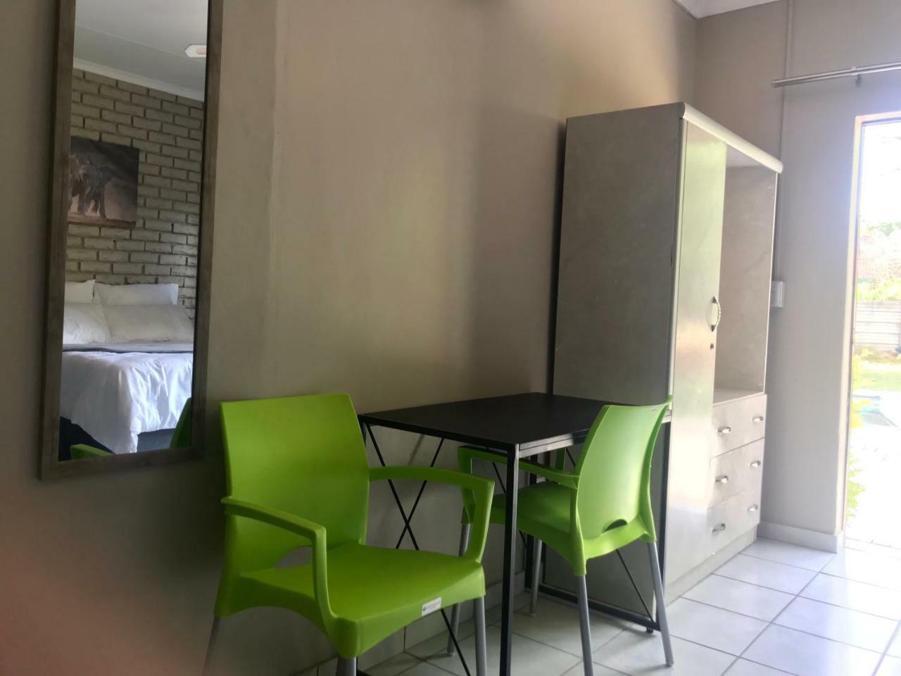 4 On Sirius Hotell Polokwane Exteriör bild