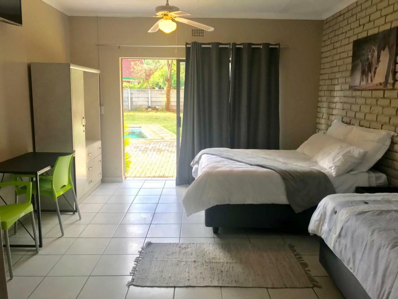 4 On Sirius Hotell Polokwane Exteriör bild