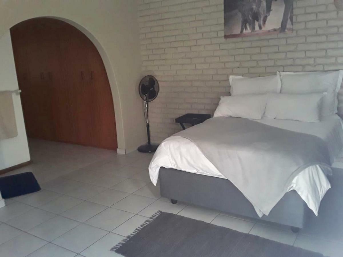 4 On Sirius Hotell Polokwane Exteriör bild