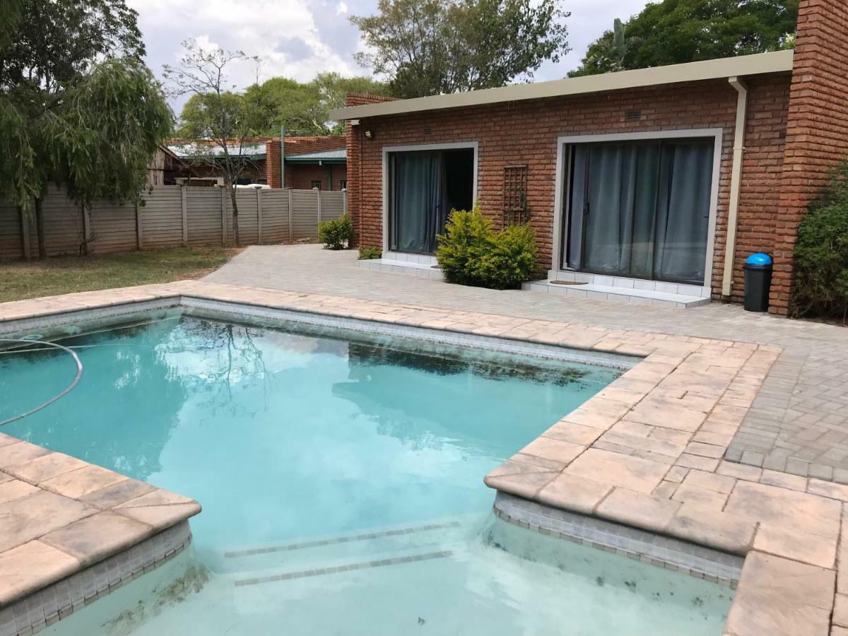 4 On Sirius Hotell Polokwane Exteriör bild