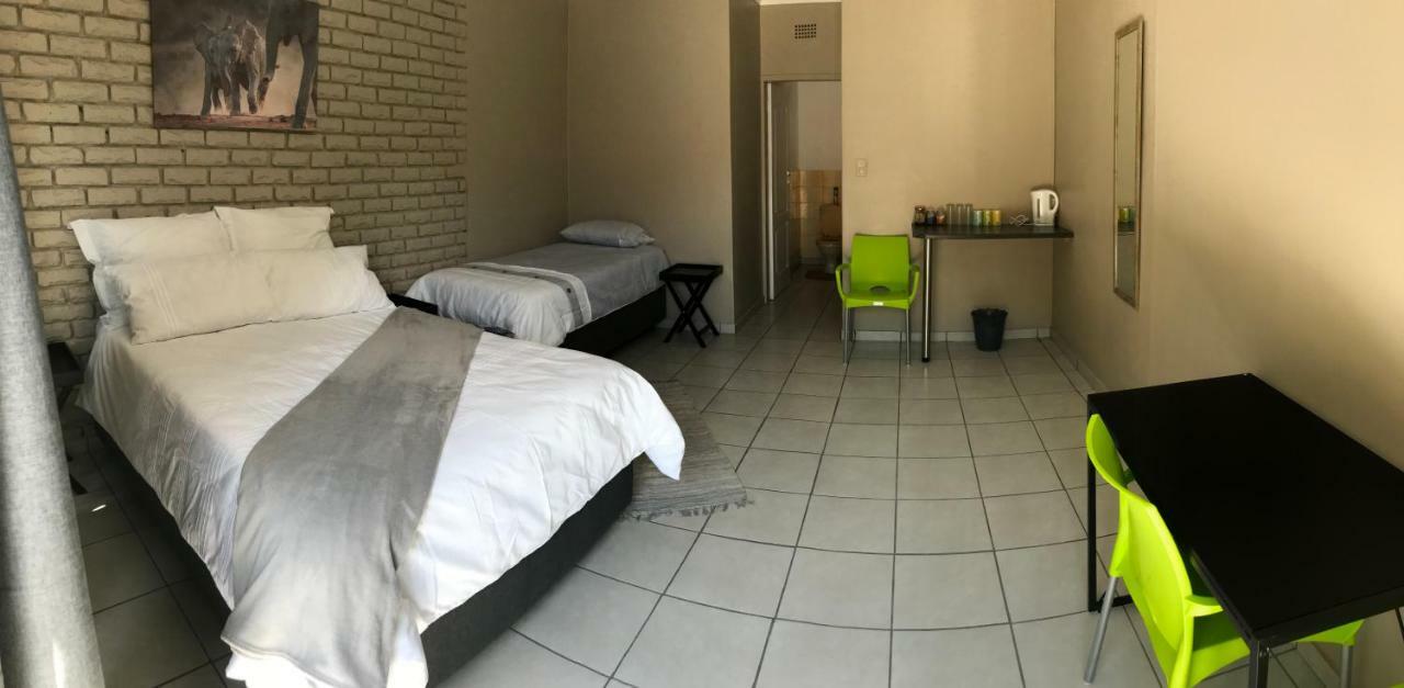 4 On Sirius Hotell Polokwane Exteriör bild