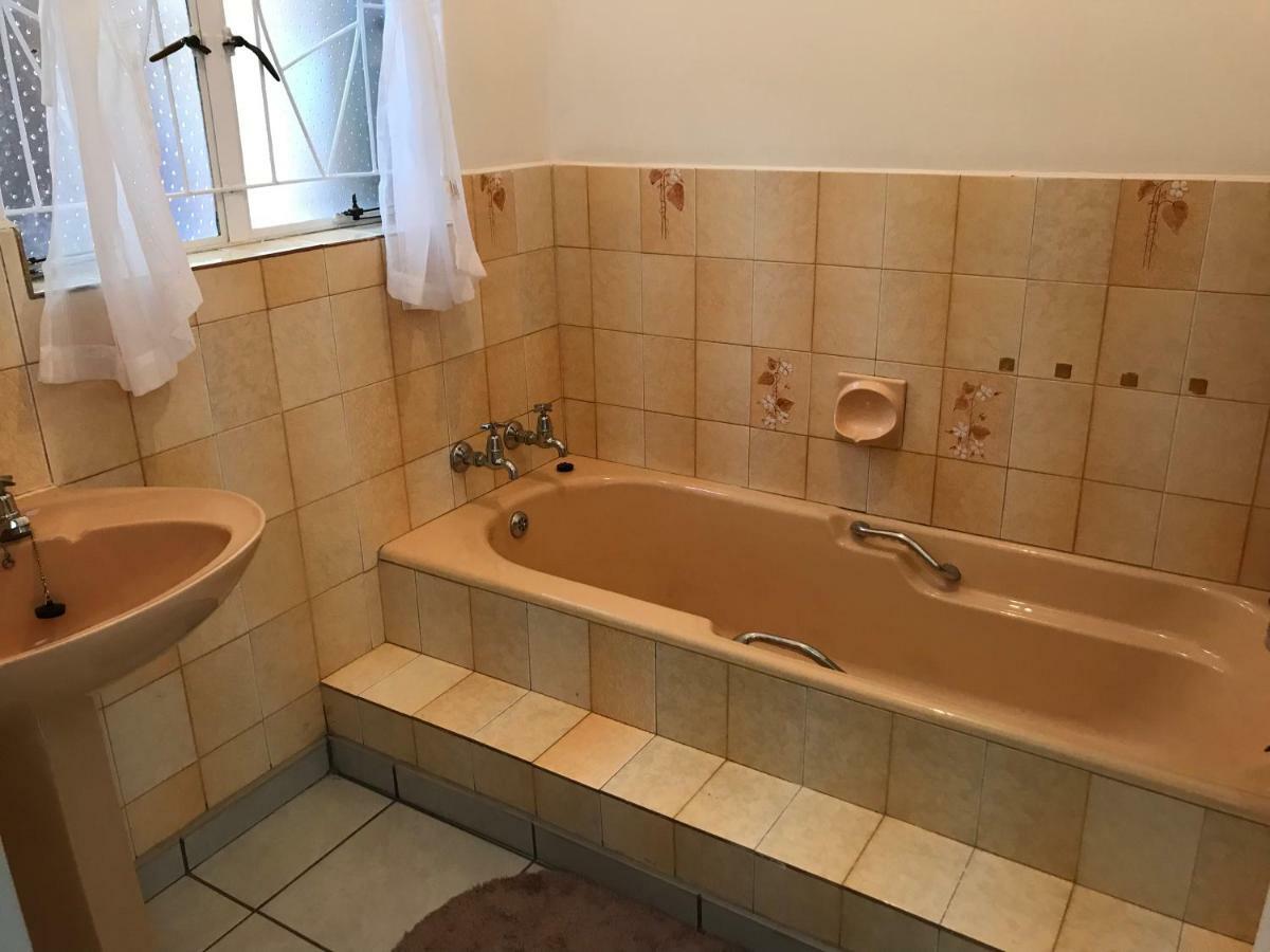 4 On Sirius Hotell Polokwane Exteriör bild